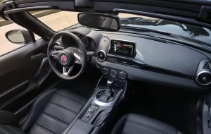 2017-fiat-124-spider-dashboard